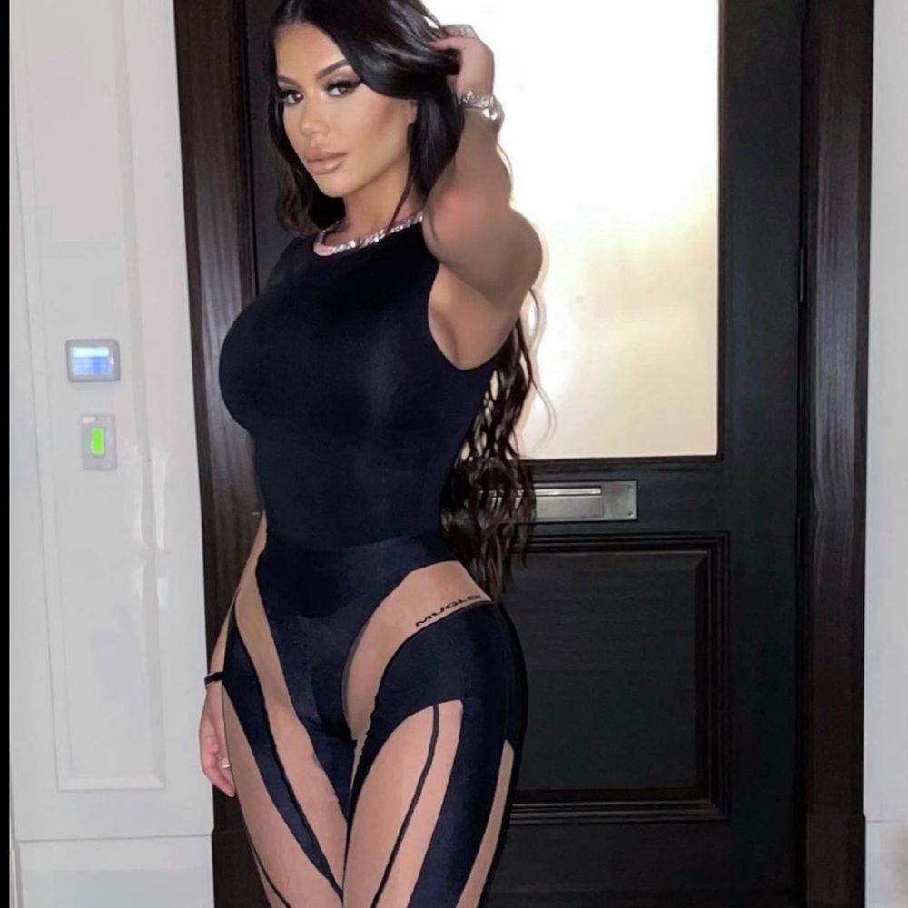 100% AUTHENTIC MUGLER Panelled Mesh and Jersey
Leggings Celebrity Fav in black